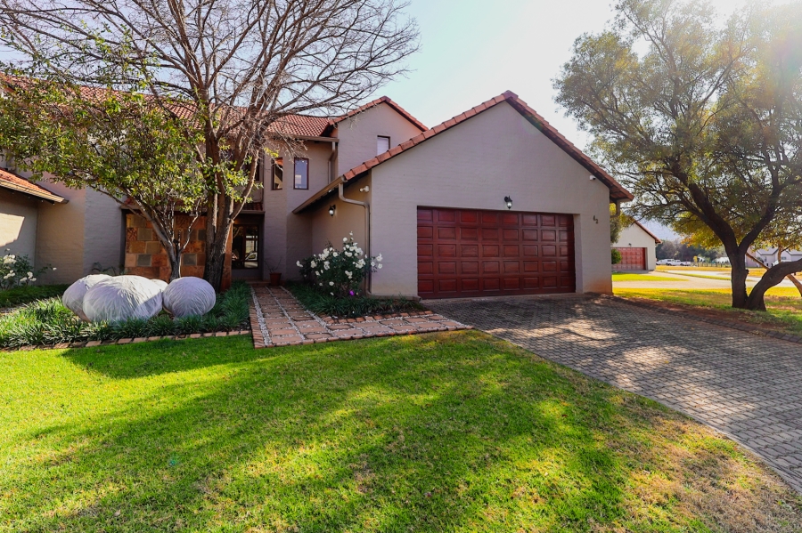 3 Bedroom Property for Sale in The Coves North West
